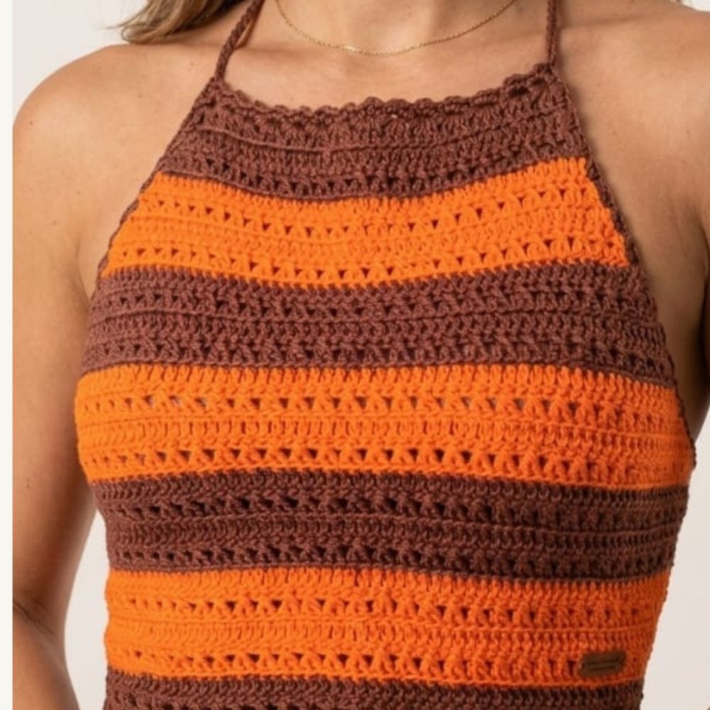 Cropped Aurora em crochê artesanal 7 Cropped Aurora em crochê artesanal nas cores laranja e marrom, peça feminina feita à mão em fio 100% algodão, Clau Crochê.