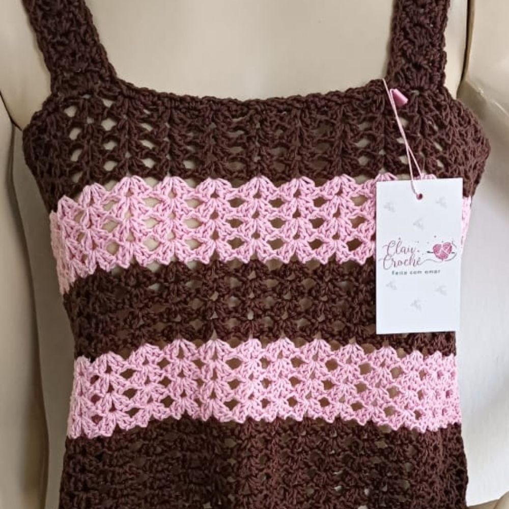 Cropped Solara em Crochê Artesanal 11 Cropped Solara em crochê artesanal Tabaco e Rosa Candy - peça feminina feita à mão em fio 100% algodão | Clau Crochê