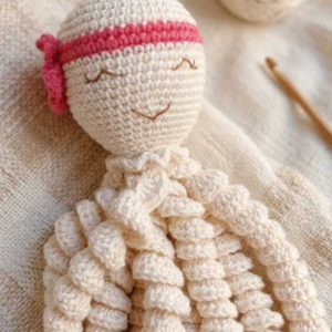 Polvinha Nina - Amigurumi Sensorial de Apego para Bebês
