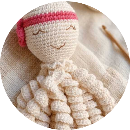 Amigurumi artesanal em crochê infantil da categoria Amigurumi e Afeto da Clau Crochê